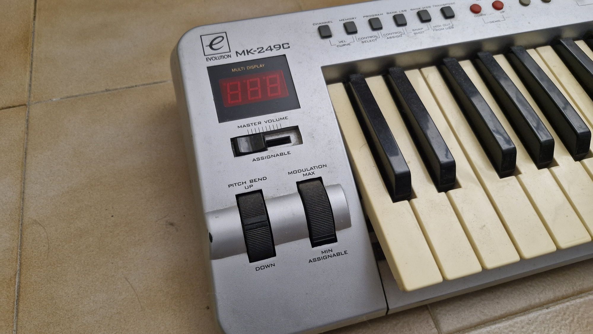 Vendo teclado controlador midi EVOLUTION MK-249C
