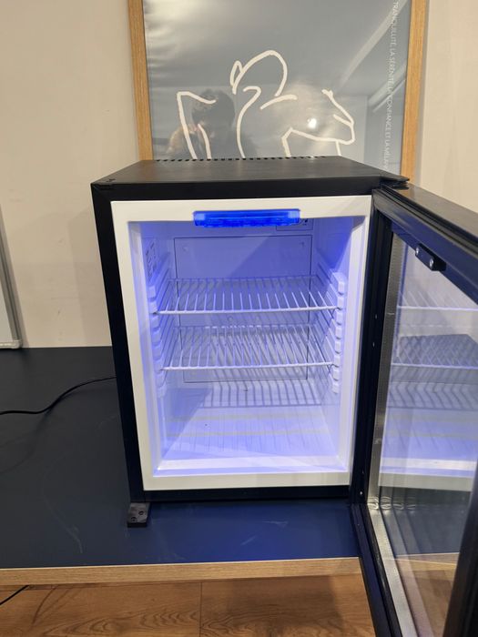 Mini lodówka crzarna