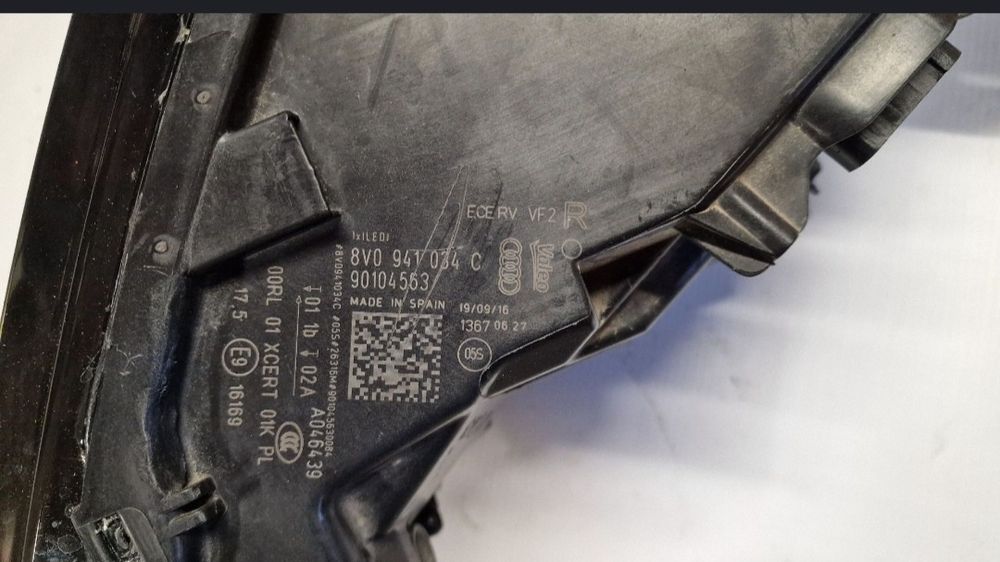 A3 8V LIFT S3 Lampa Prawa PFULL LED Przód

8V0.941.034