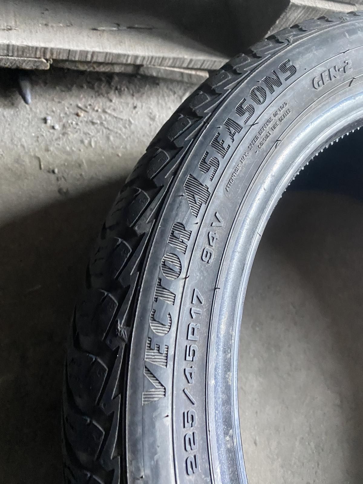 225.45.17 GoodYear 2шт БУ склад шины резина всесезон 45 R17 Шиномонтаж