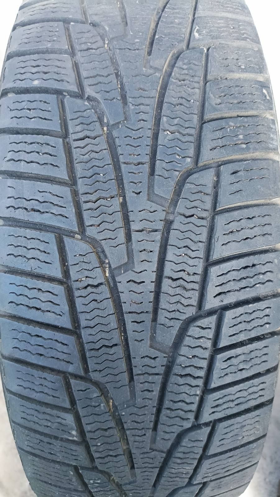 Продам зимнюю резину KUMHO I`ZEN