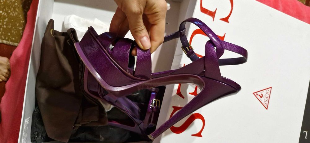 босоніжки на 38 жіночі лакованоЇ шкіри Yves Saint Laurent розмір 38