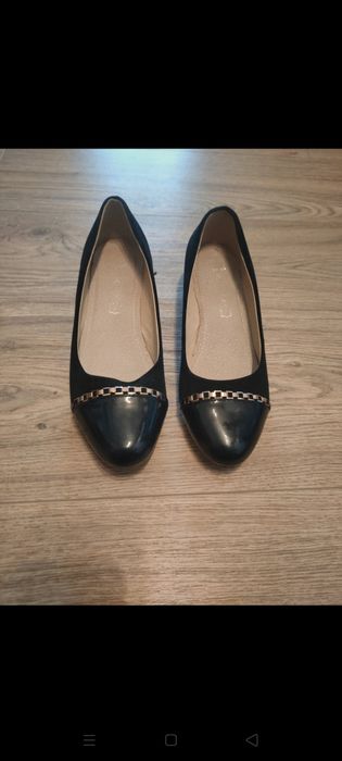 Obuwie damskie na słupku