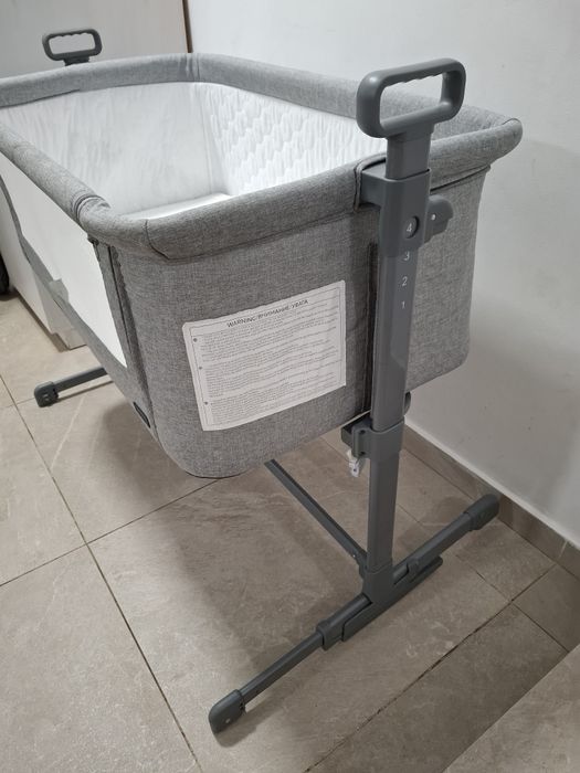 Приставне ліжечко Carrello, сірого кольору, в гарному стані