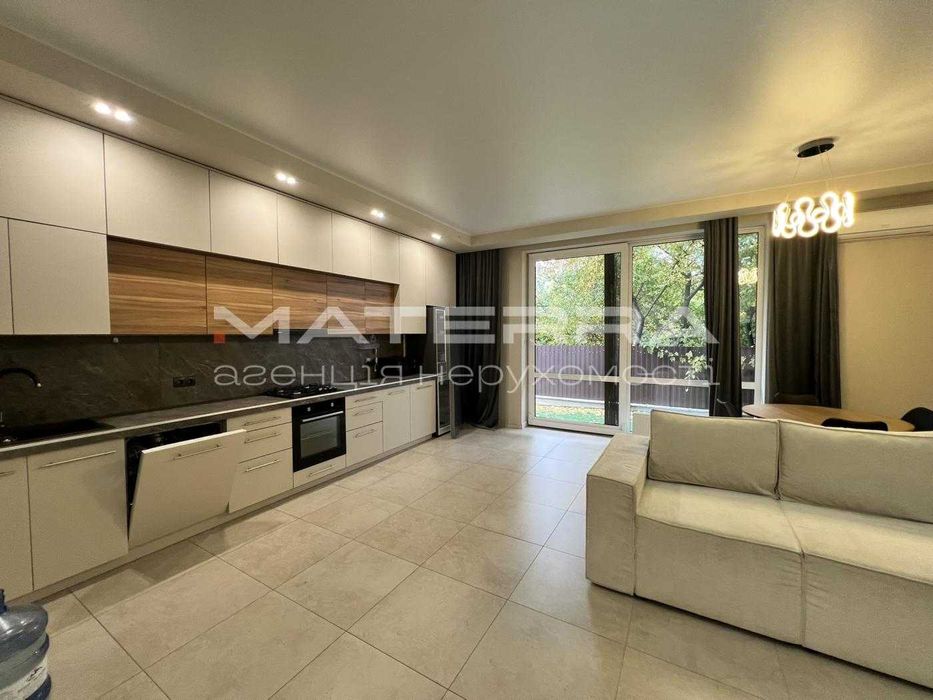 Гатне продаж таунхауса 180м2 з ремонтом і меблями бомбосховище