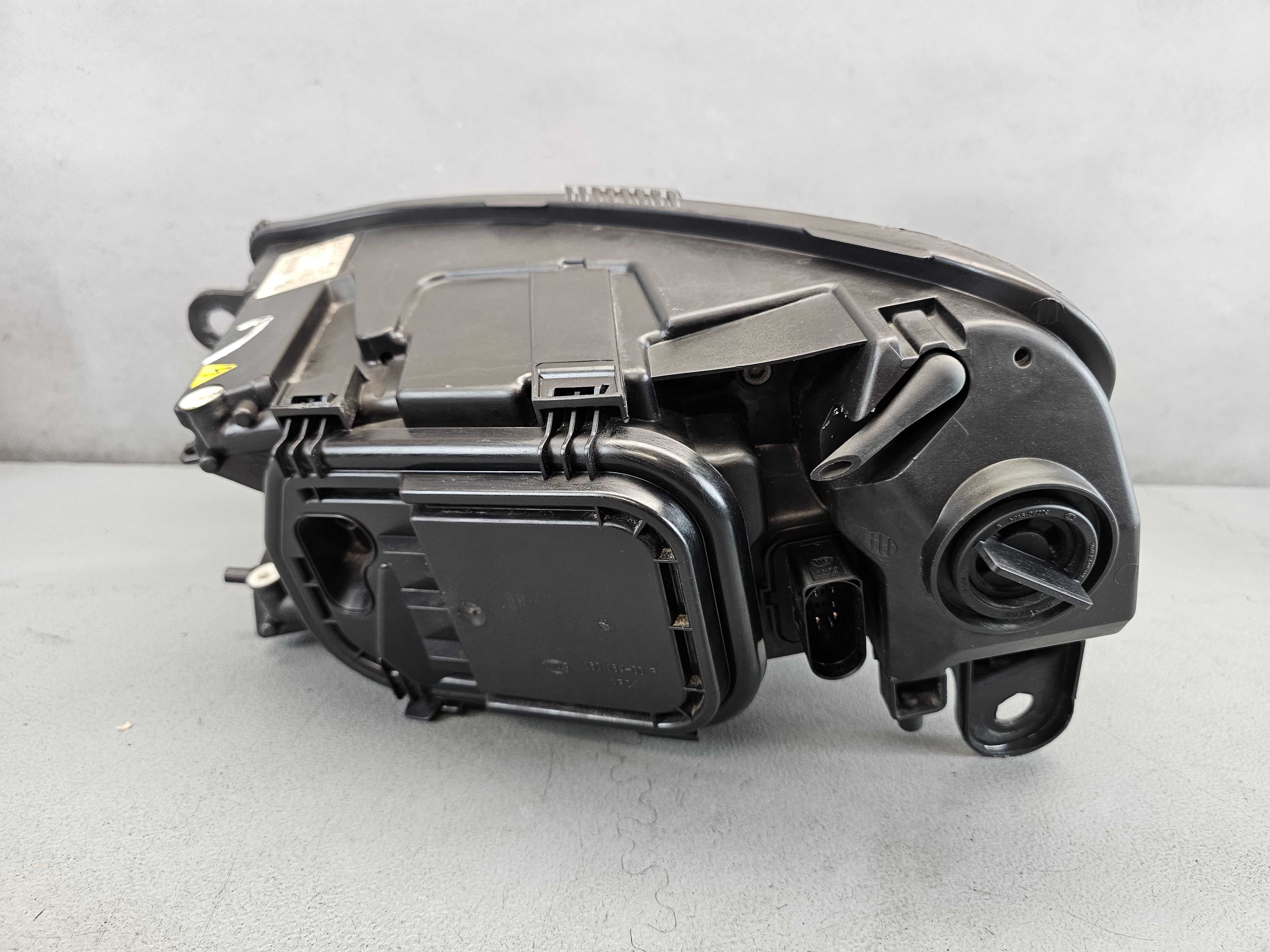 Audi A6 C6 Lampa Przednia Bi-Xenon Prawa Stan BDB Europa Kompletna