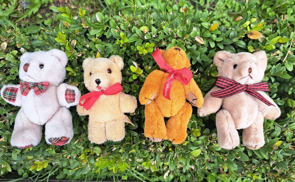 Маленькі винтажні ведмедики. В колекцію.