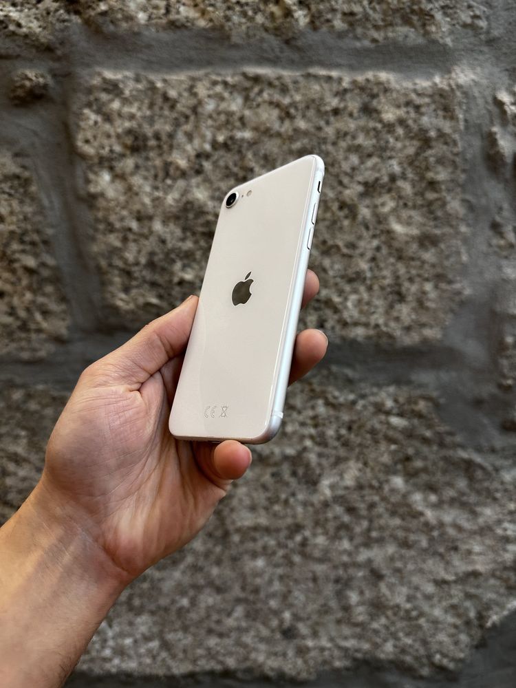 iPhone SE 64GB em bom estado