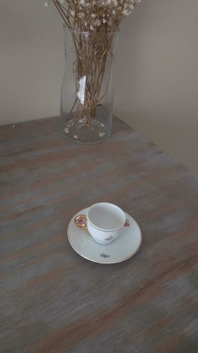 Chávena de café rara em porcelana