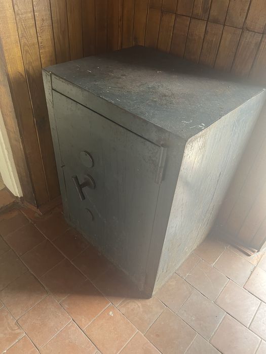 Сейф канцелярський