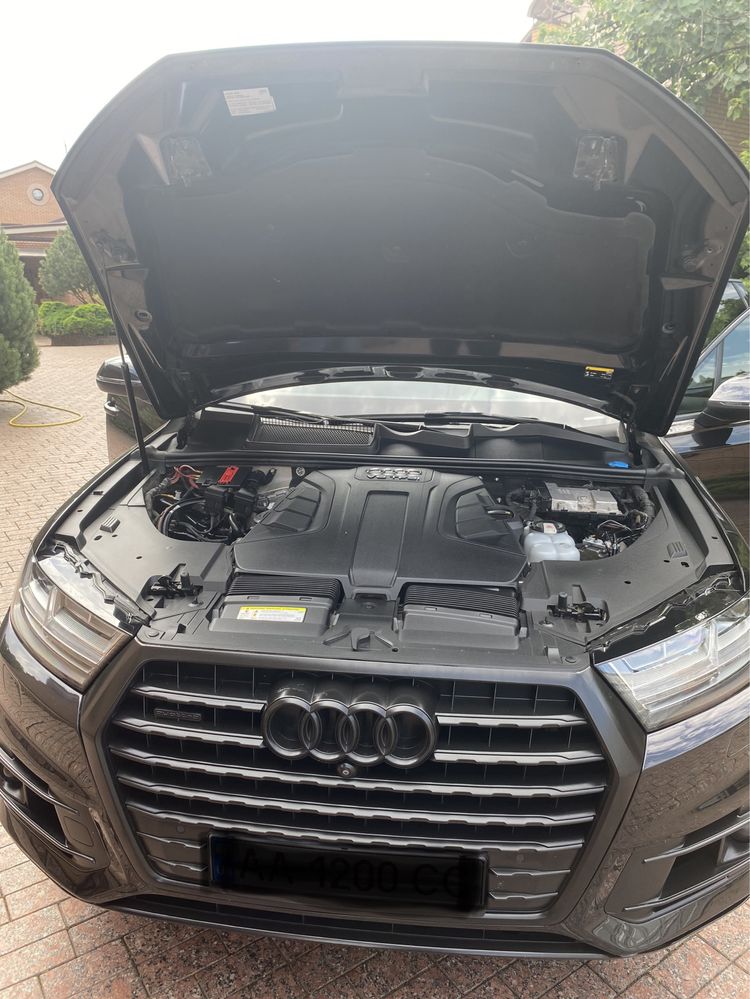 AUDI Q7  2018 року у гарному стані