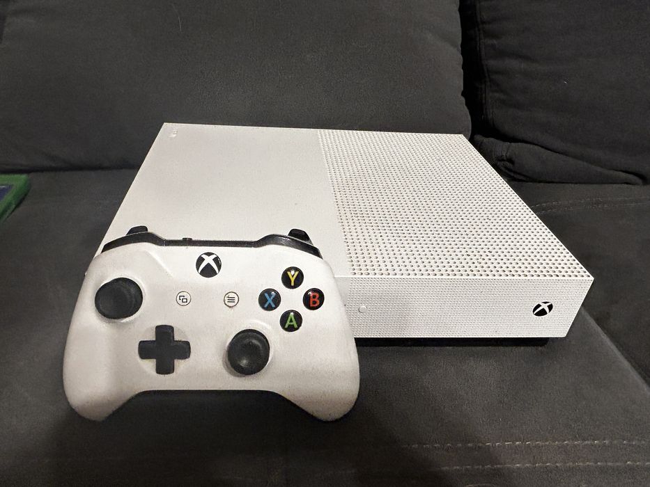 Xbox One S z kinektem i 6 grami