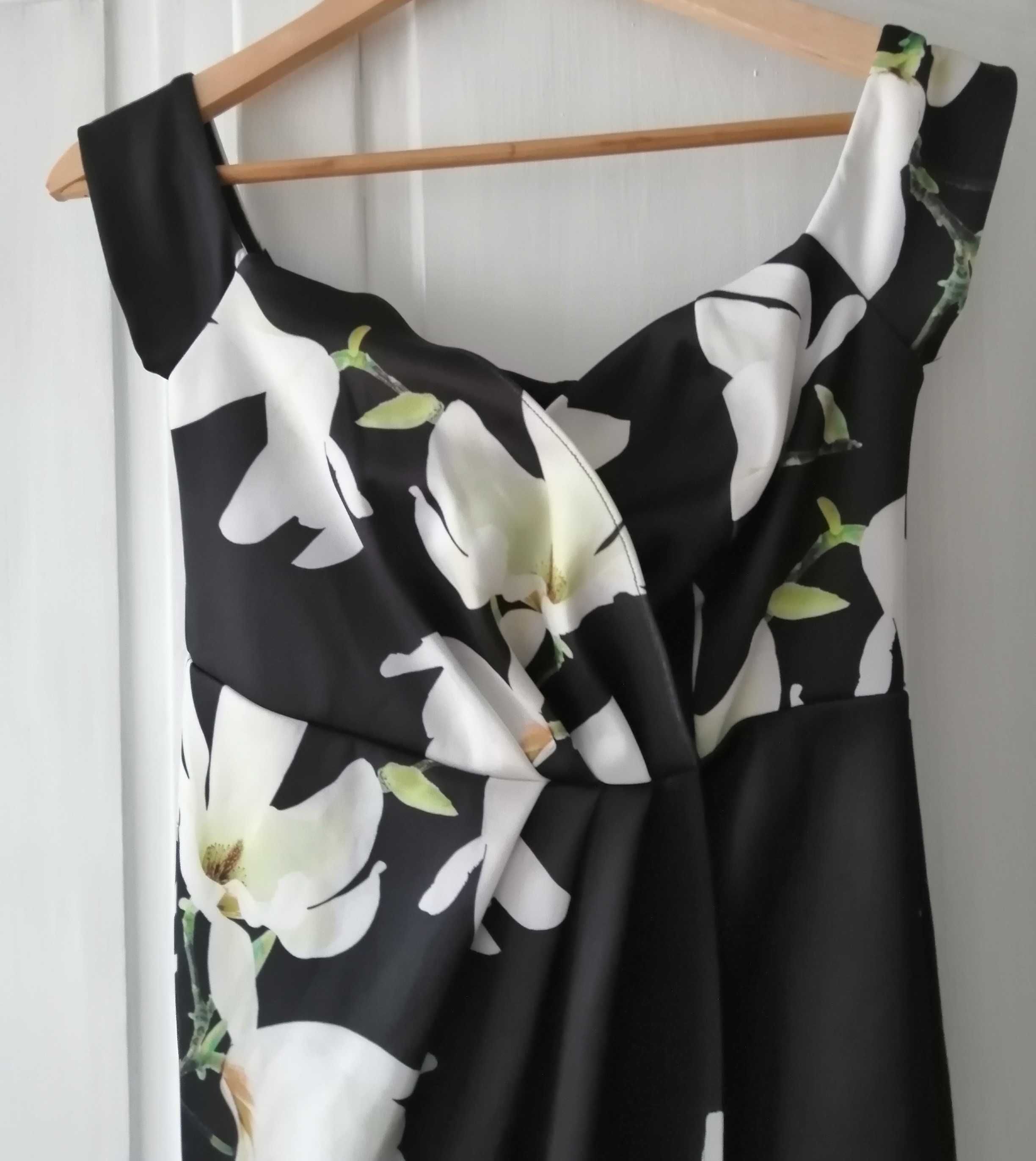 Sukienka czarna w białe lilie rozmiar 40 marka Asos U.K.