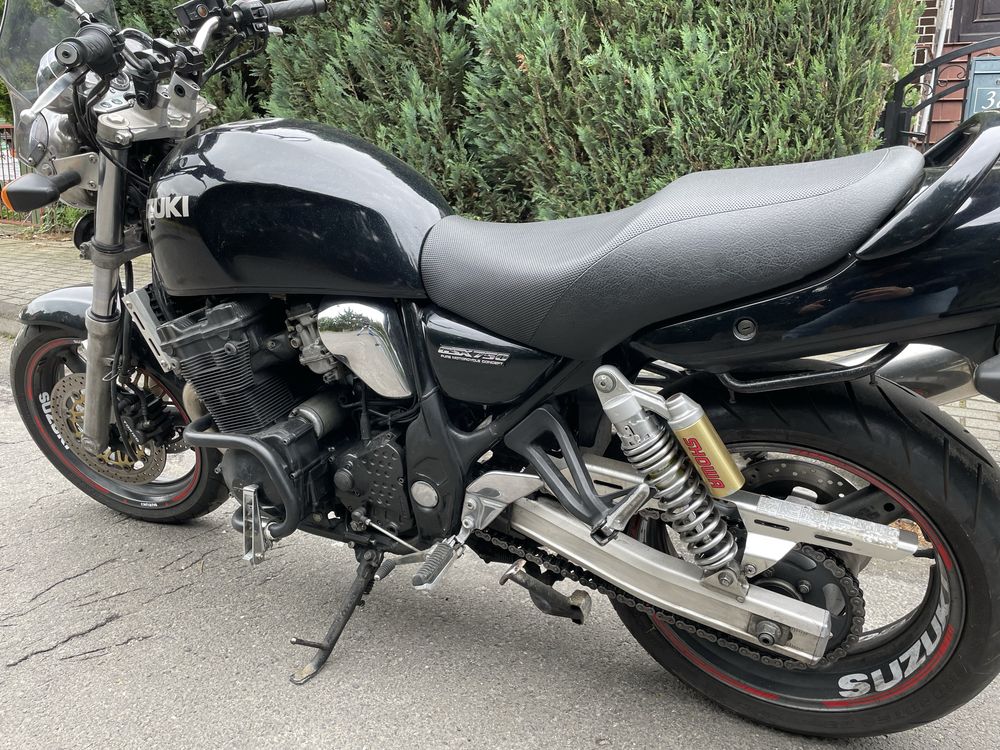 Suzuki GSX 750 Inazuma Bandit