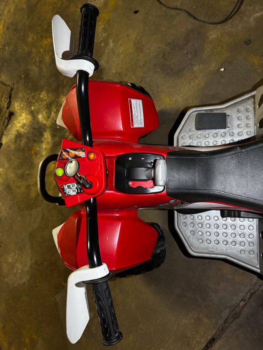 Moto quatro para crianças, com marcha atras, 1a e 2a  velocidade