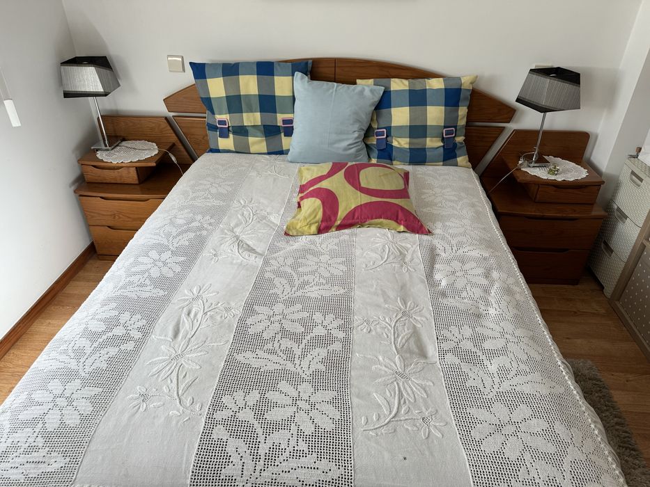 Cama de casal + 2 mesinhas de cabeceira