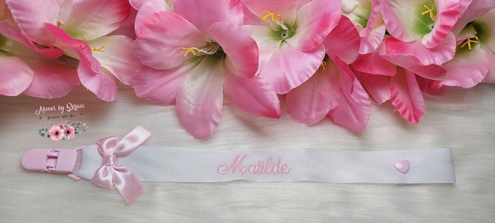 Prende-Chuchas /Chupeta - Bordado e personalizado c/ laço