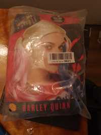 Peruką Harley Quinn