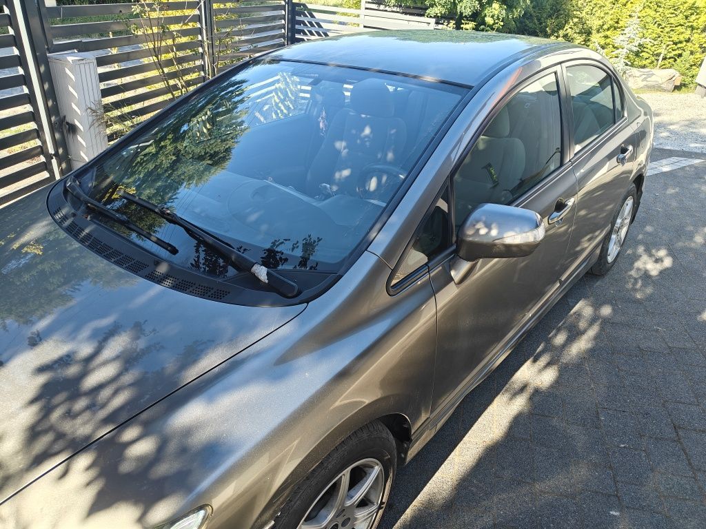 Honda Civic VIII SEDAN 1,8 Benzyna