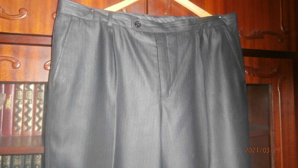 Продаю мужские очень красивые фирменные брюки.