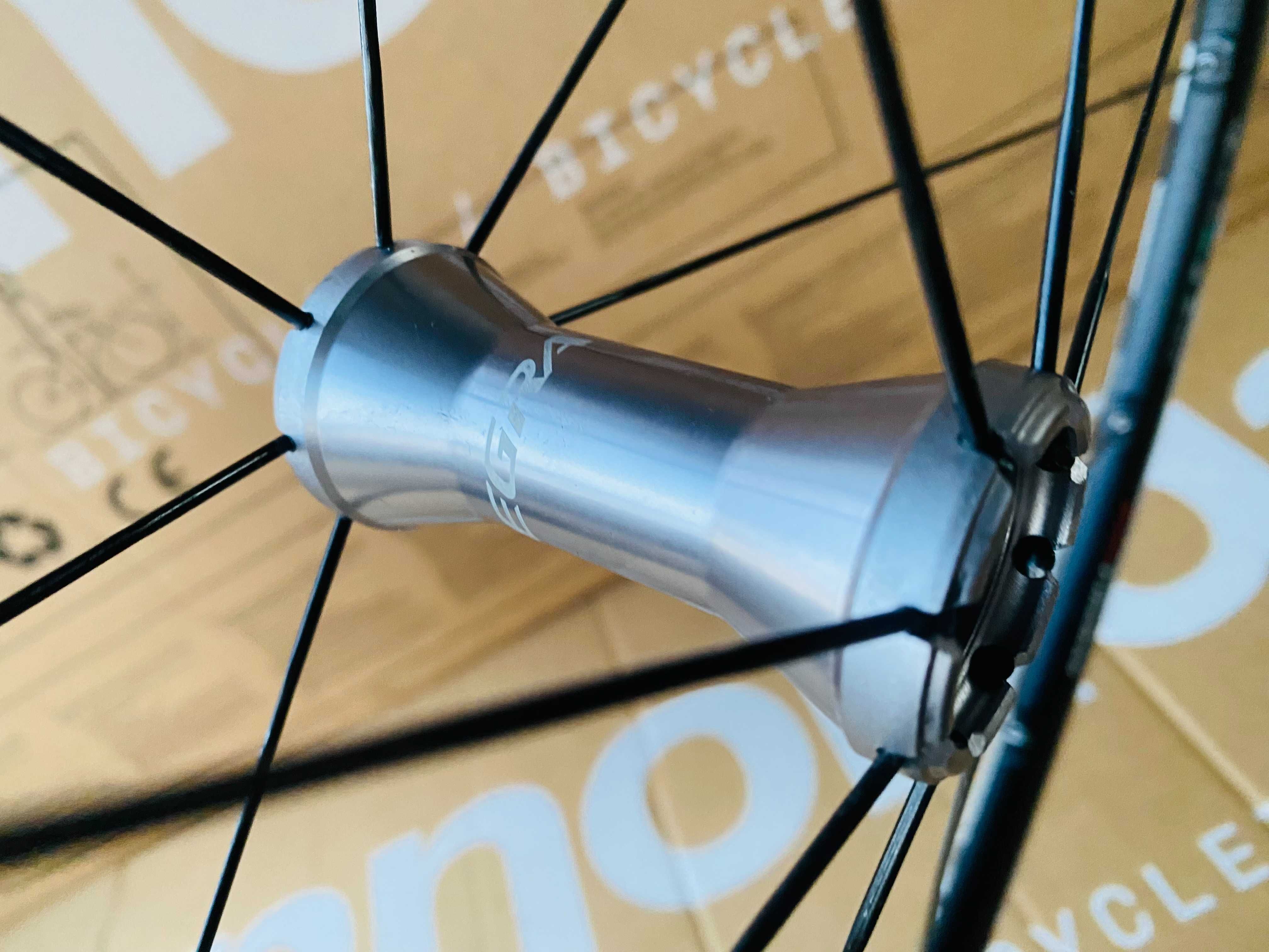 Koło szosowe SHIMANO ULTEGRA ROAD TUBELESS WH-6700 przednie obręcz 28"