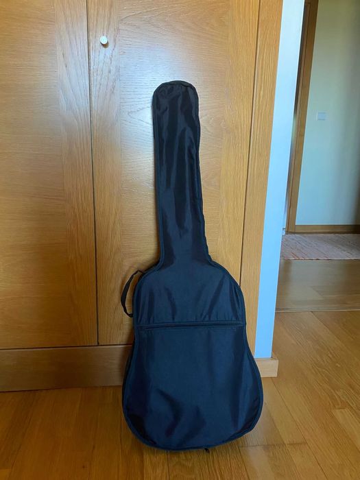 Guitarra nunca usada