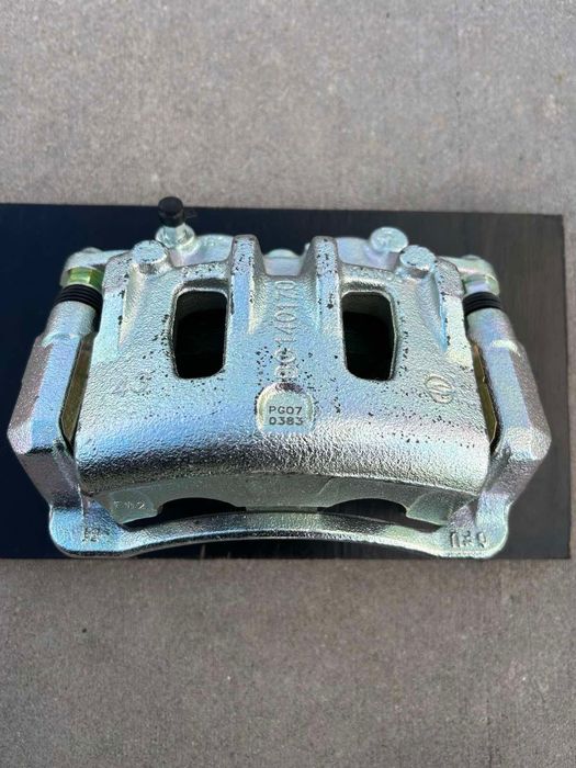 Супорт передній правий