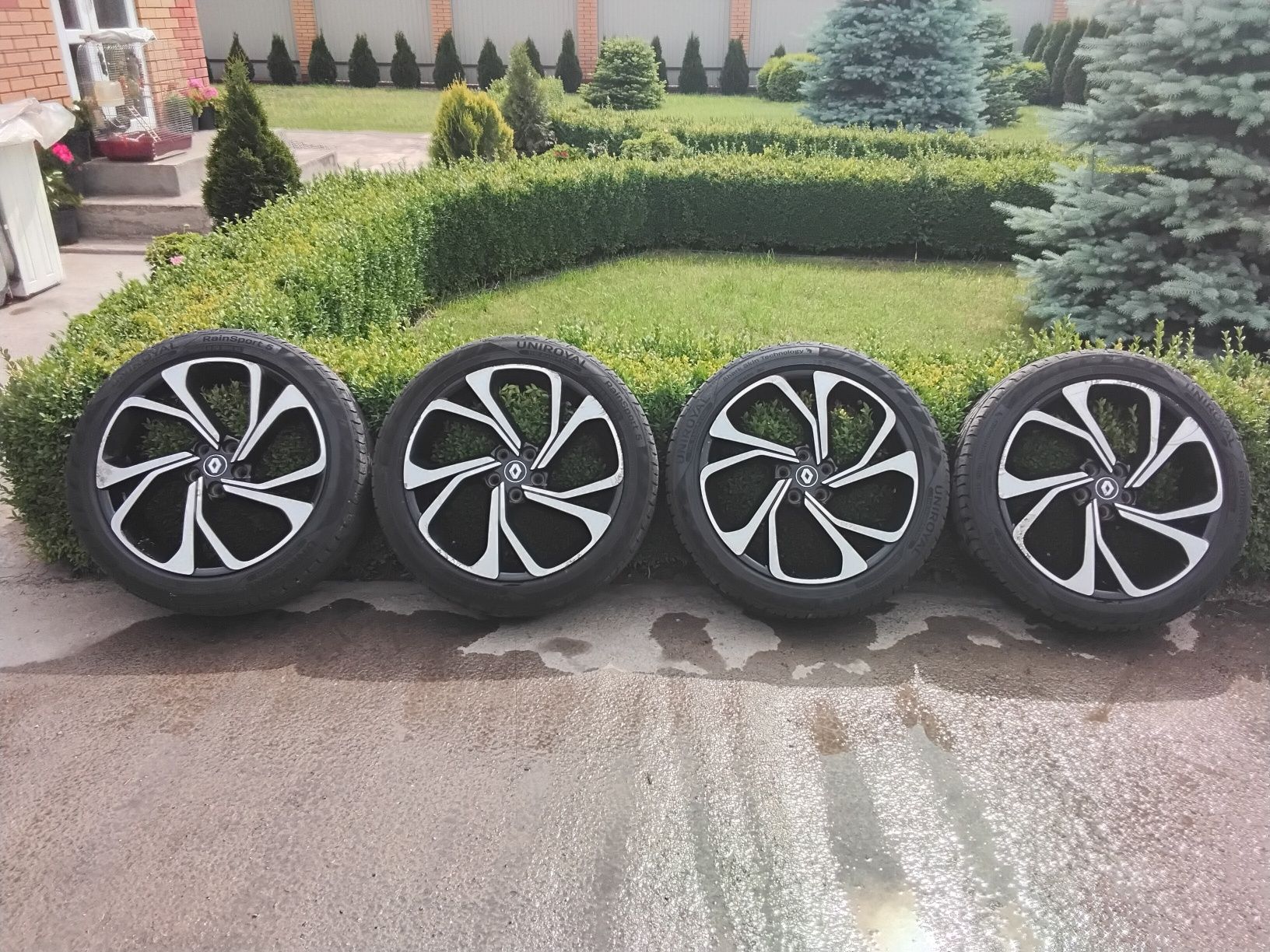 Продам оригінальні дискі з резиной R20 5 114.3 195/55  4шт. RENAULT