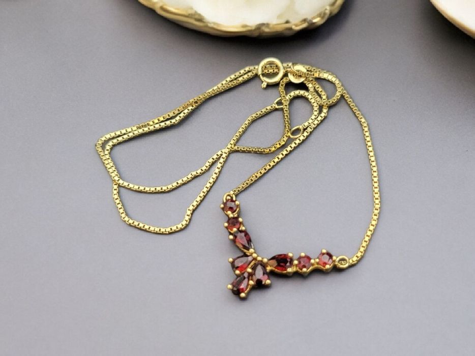 Piękny naszyjnik z granatami.