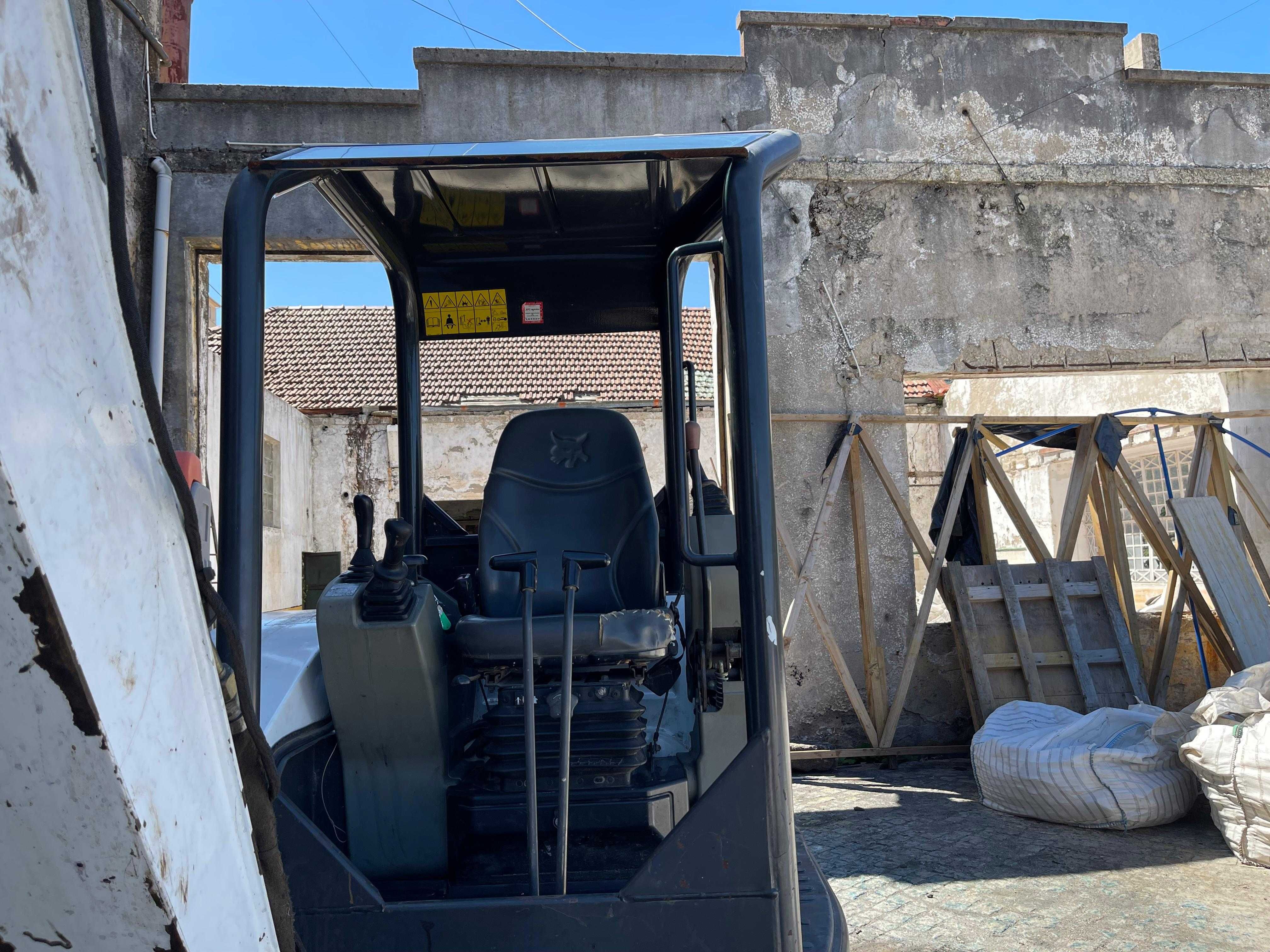 Vendo Bobcat E35 - 2011 | 3500Kg