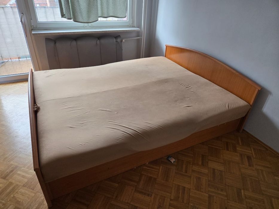 Łóżko 200x220 i szafki