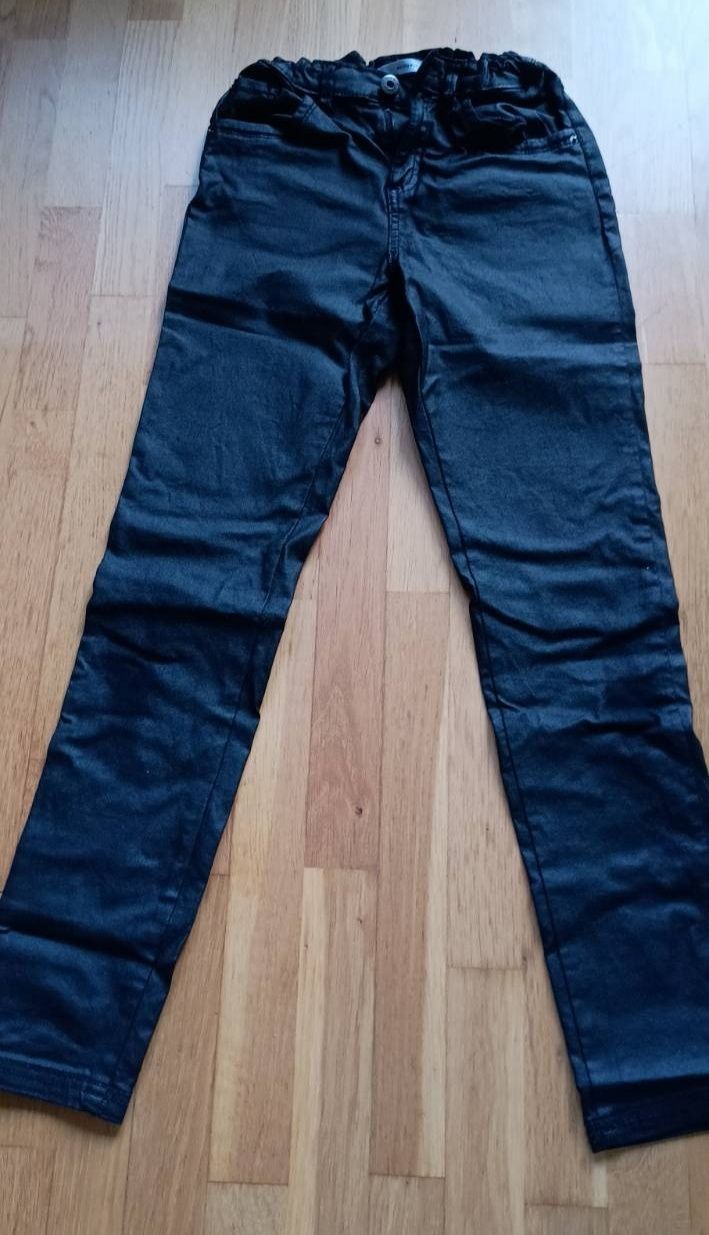Czarne spodnie Reserved na r.152