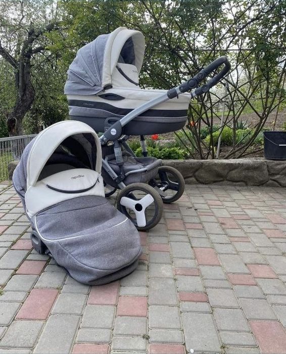 Коляска для дівчинки або хлопчика