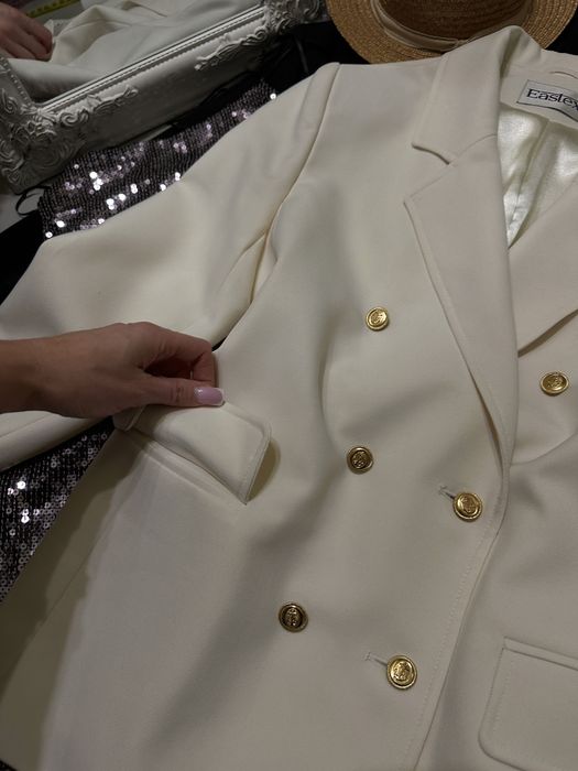 Красивый нарядный белый жакет пиджак размер М