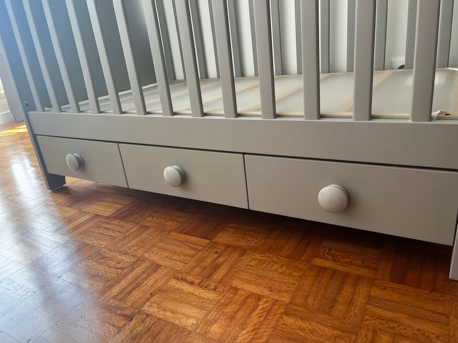 Berço cinzento gavetas como novo