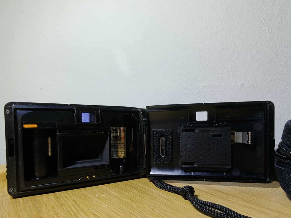 Aparat analogowy Yashica Minitec AF