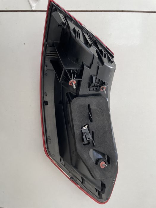 Mercedes E250 - Farol dianteiro esquerdo