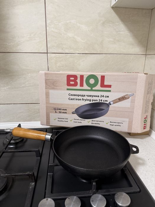 Продам сковорідку чавунну.