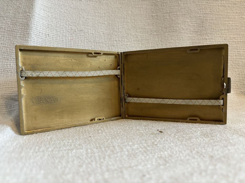 Papierośnica z sygnaturą