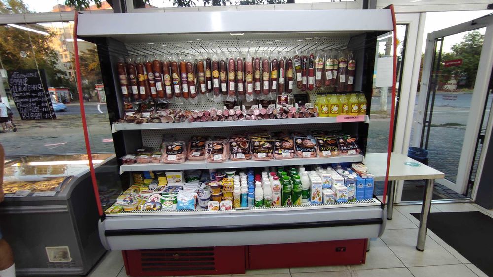продам холодильную витрину для мяса