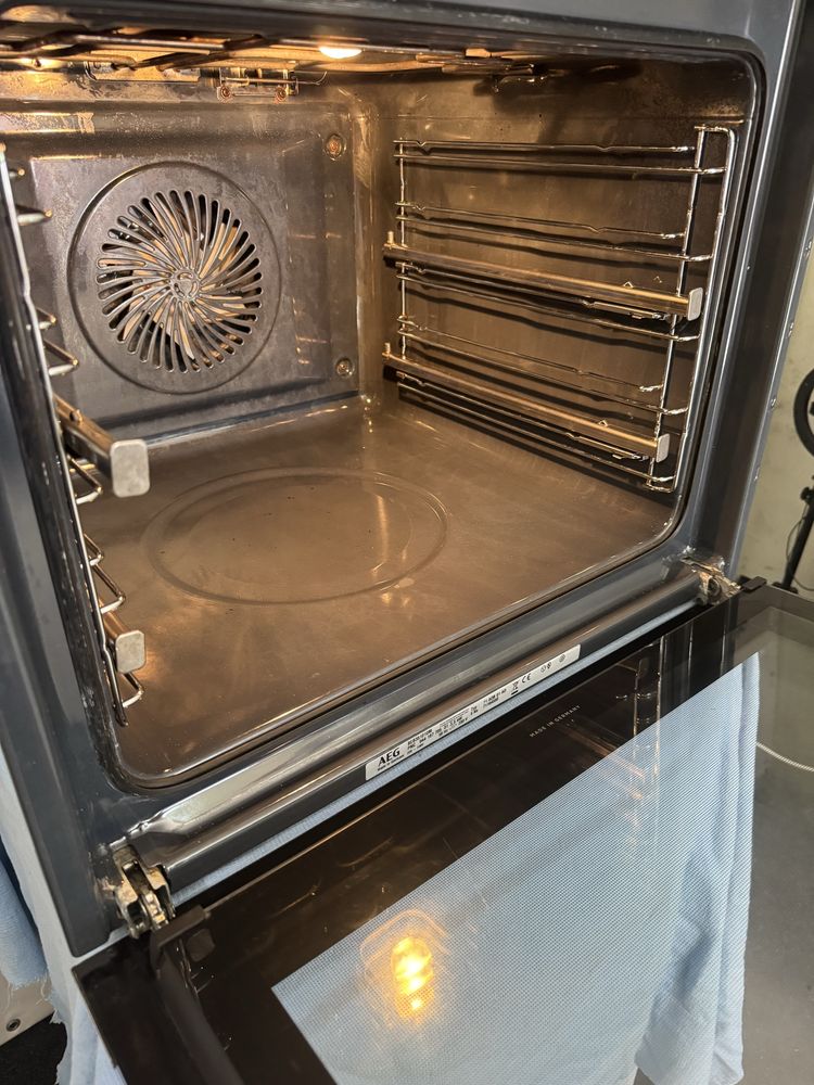 Духовова шафа AEG BEB351010M