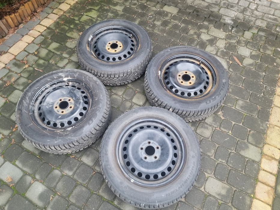 Koła, felgi, opony zimowe Ford 16 cali. Opony prawie nowe
