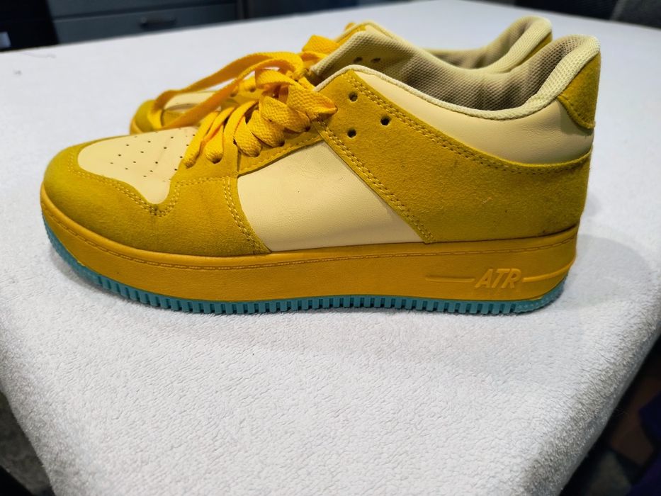 Кросівки жіночі 24см