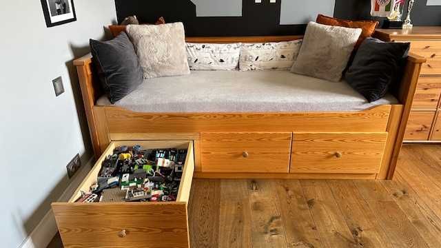 Łóżko młodzieżowe, dziecięce drewniane 212x99 wraz z materacem