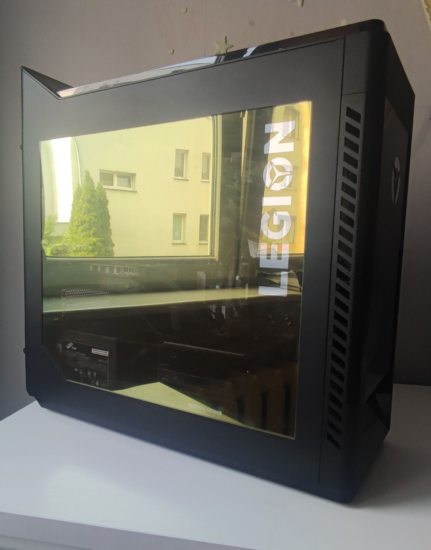 Komputer gamingowy plus monitor