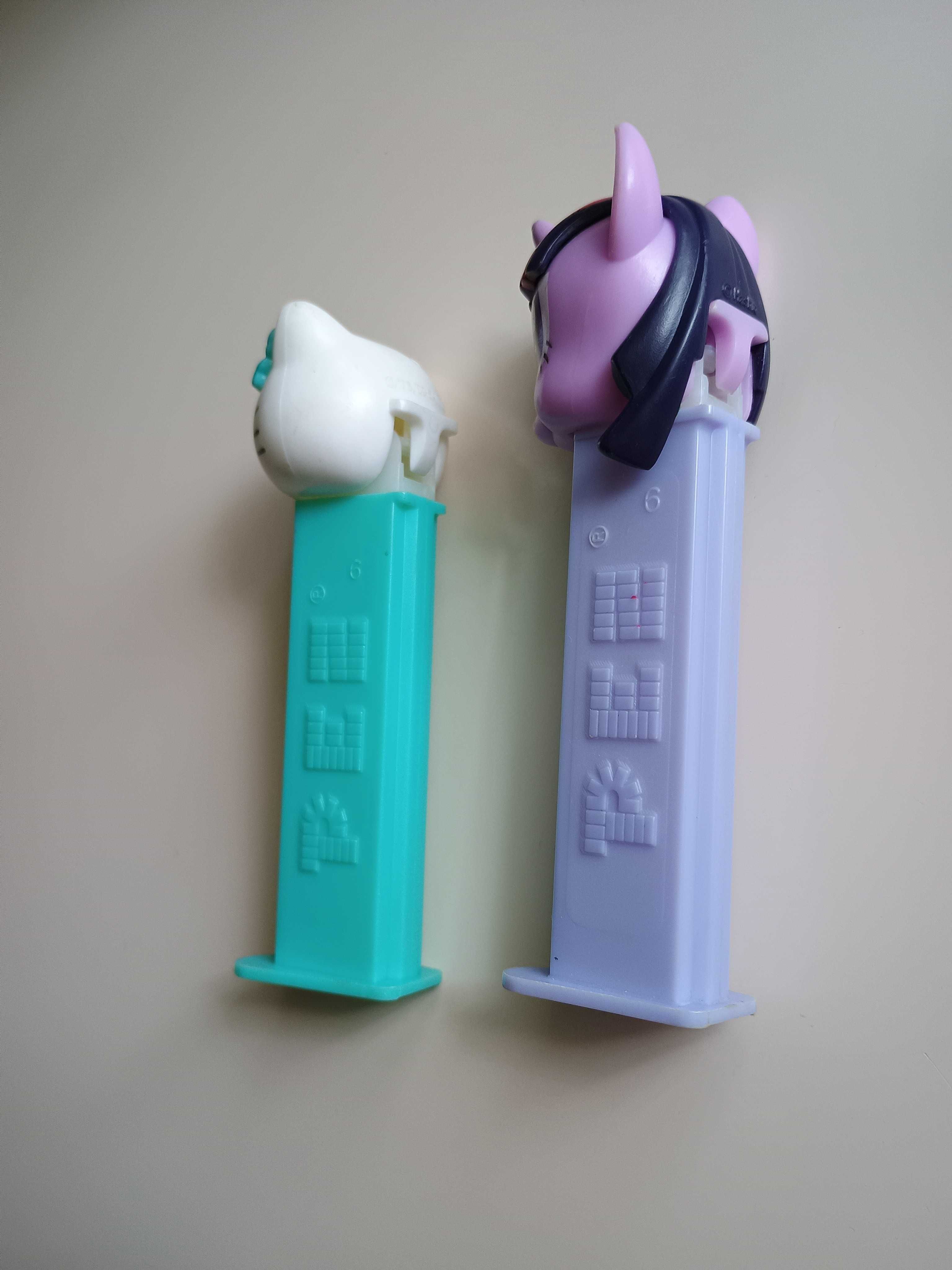 PEZ dyspenser Zestaw dwóch dozowników, dyspenserów  do cukierków PEZ