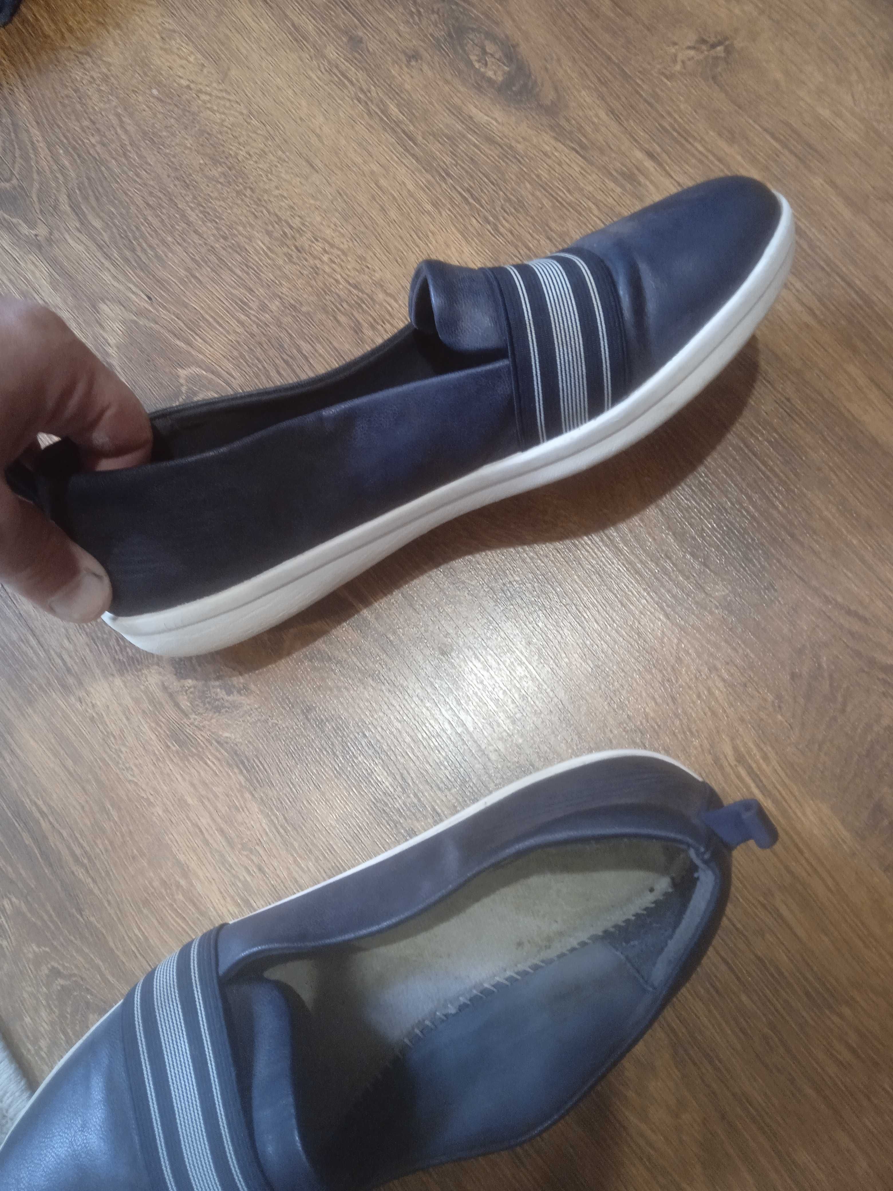 Продам жіночі шкіряні мокасини бренду Clarks