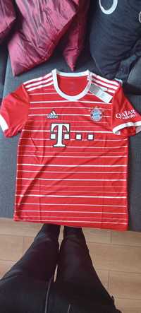 Camisola principal oficial da Adidas F.C Bayern München