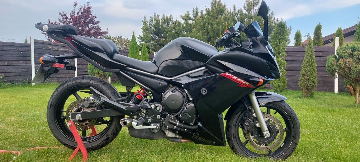 Yamaha fz6r strit