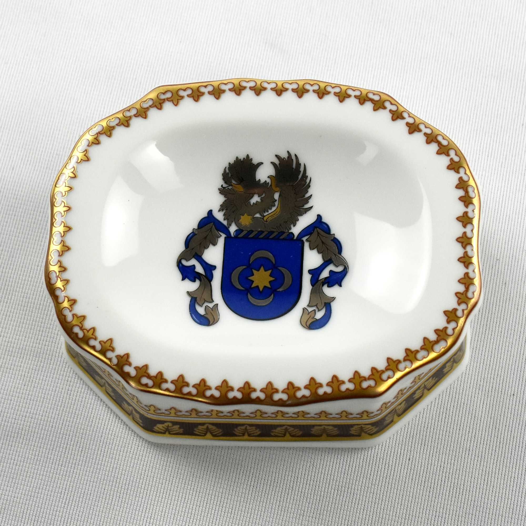 Saleiro em porcelana Porart decoração Escudo de Armas Carvalho